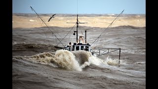 Boats crossing dangerous bar Greymouth NZ unedited [upl. by Beesley]