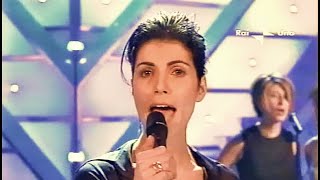 Giorgia  Di sole e dazzurro SANREMO 2001 [upl. by Brawley139]