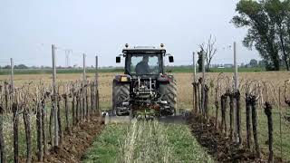 RINCALZATURA SOTTOFILARE del vigneto  Scalzatorerincalzatore interfilare Calderoni [upl. by Norej]