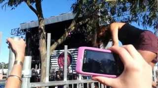 GIRL WEDGIES HERSELF JUMPING A FENCE BLINK 182 MELBOURNE SOUNDWAVE 2013 [upl. by Falconer]