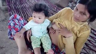 Breastfeeding Baby Playing  Bayi Mainan Saat Disusui [upl. by Norad357]