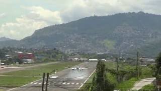 Landings and take off from Tegucigalpa Toncontin HONDURAS [upl. by Ialocin]