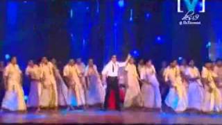 quotChammak Challo Dancequot  Shah Rukh Khan at Yale University as Chubb Fellow Official Video [upl. by Assenahs102]